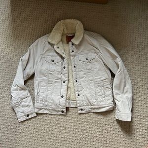Levi’s sherpa cord jacket size medium great condition! worn twice